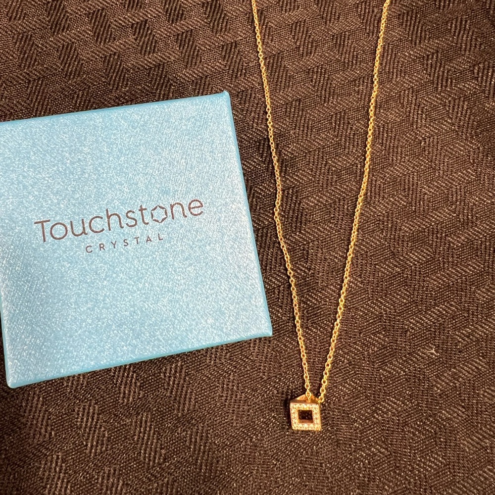 Squared necklace made exclusively with Swarovski crystals- gold plated
